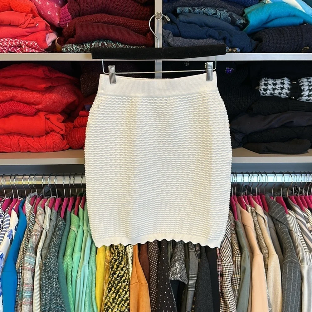 Rachel Zoe white scalloped edge textured mini sweater skirt size S
